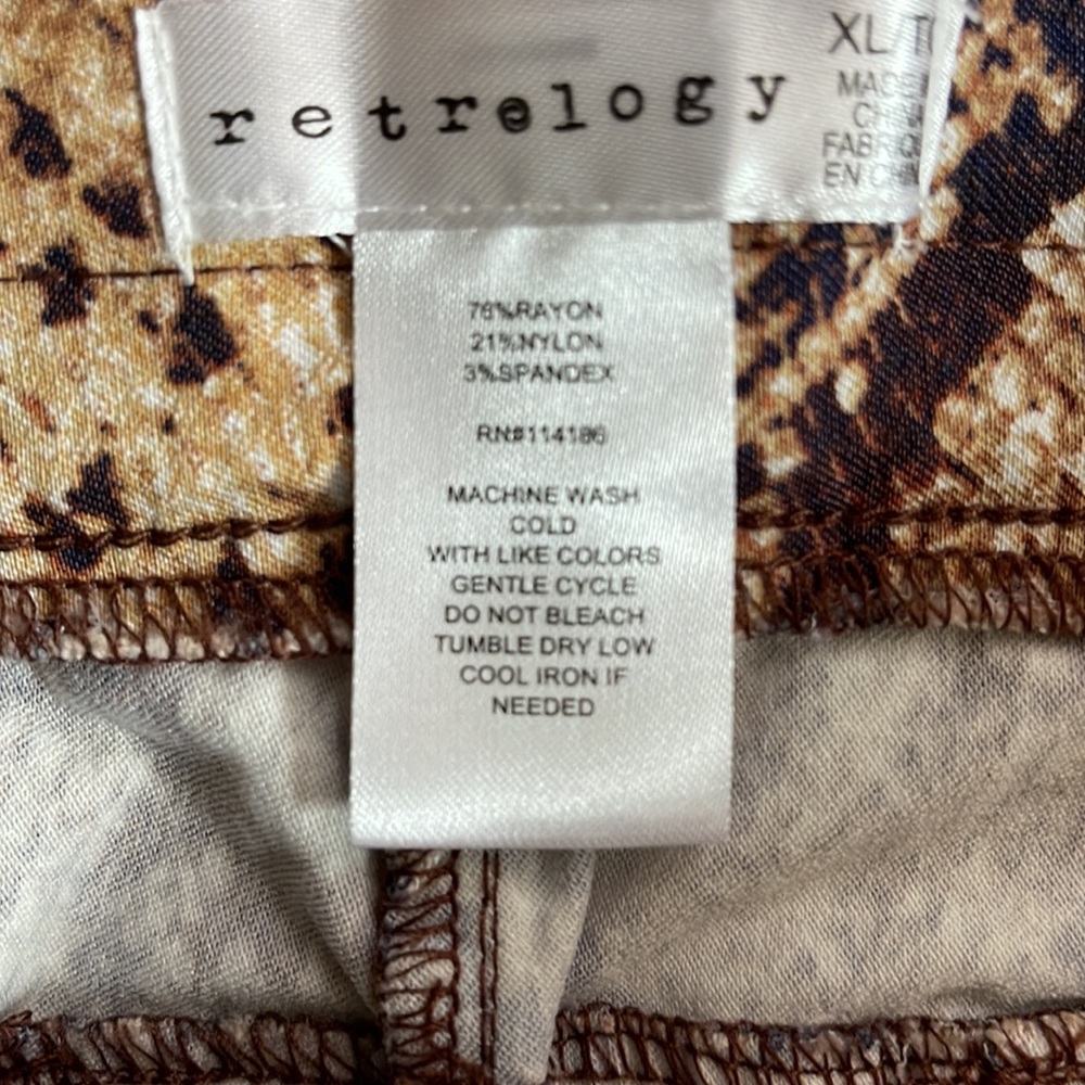 retrology shorts. Womens size XL. Stretchy/ snake print - Picture 7 of 7